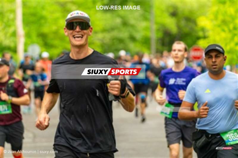 2025 Marathon Sun Life - Longueil - Shiny Happy People Running !!