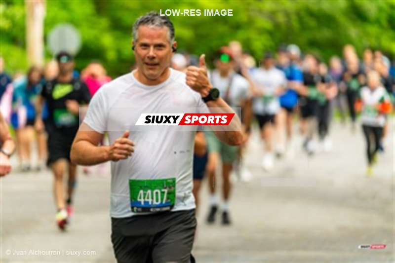 2025 Marathon Sun Life - Longueil - Shiny Happy People Running !!