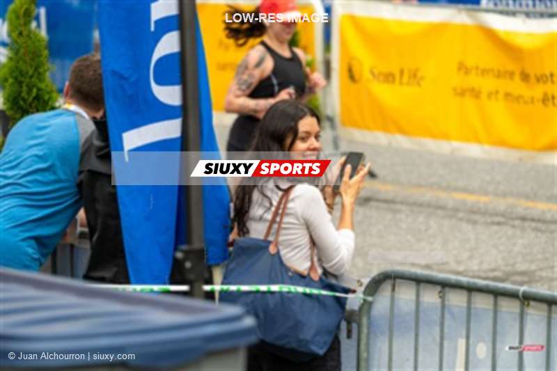 2025 Marathon Sun Life - Longueil - Shiny Happy People Running !!