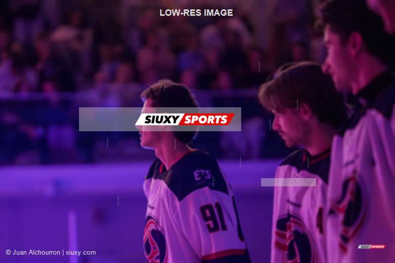 Ludovic COTE -  ÉTS (École de technologie supérieure) - Université du Québec en Outaouais - Ice hockey - RSEQ 2025 - Hockey M D2 - Piranhas ETS vs Torrents Université du Québec en Outaouais - Avant Match (#RSEQ25HMD2EO0) Photo by: Juan Alchourron | Siuxy Sports 2025-10-11