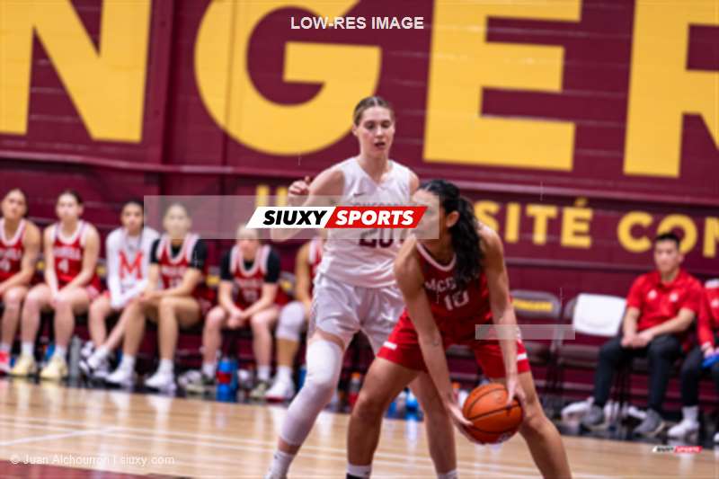 Angela BATRLA -  Université Concordia - Université McGill - Basketball - RSEQ 2025 - Basketball F - Concordia (64) vs (46) McGill (#RSEQ25BFCONMCG01) Photo by: Juan Alchourron | Siuxy Sports 2025-01-18
