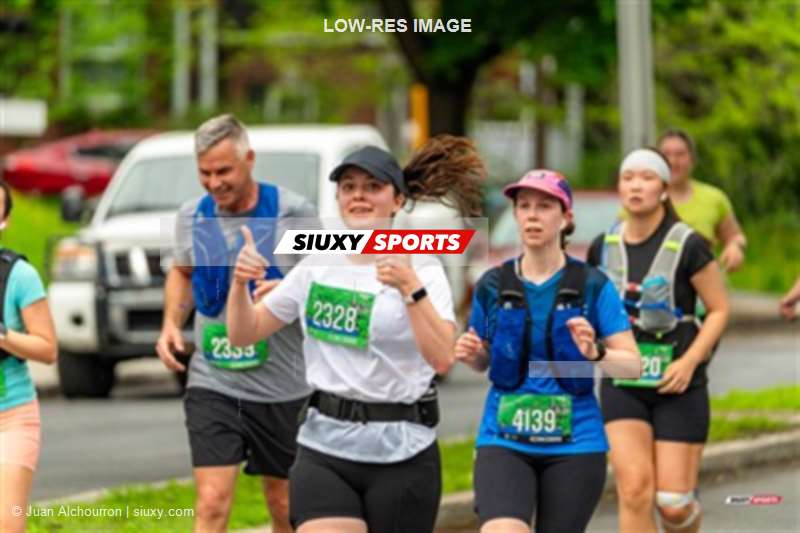 2025 Marathon Sun Life - Longueil - Shiny Happy People Running !!