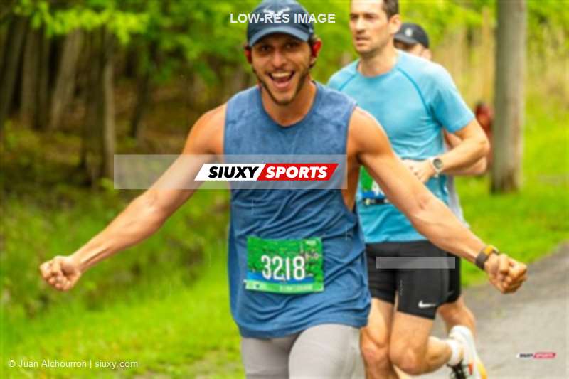 2025 Marathon Sun Life - Longueil - Shiny Happy People Running !!