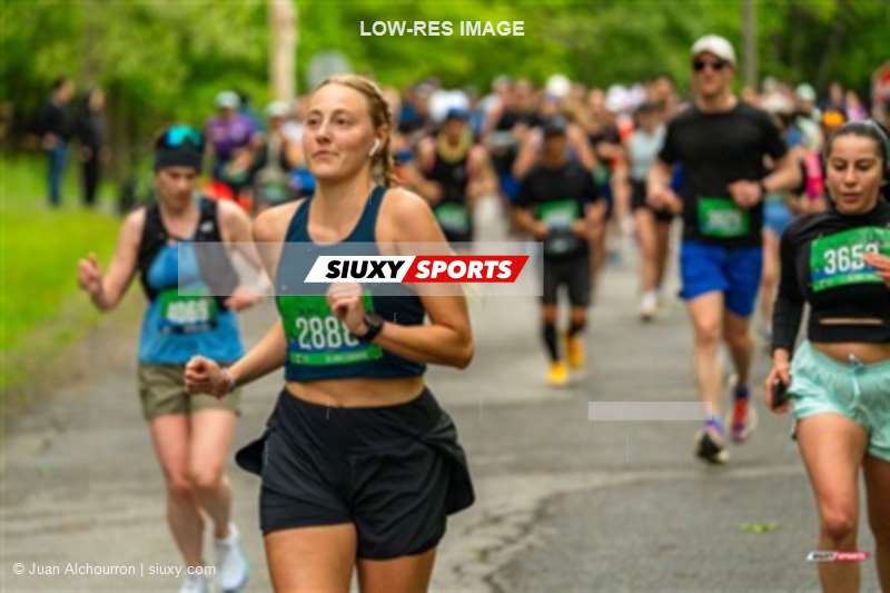 2025 Marathon Sun Life - Longueil - Shiny Happy People Running !!