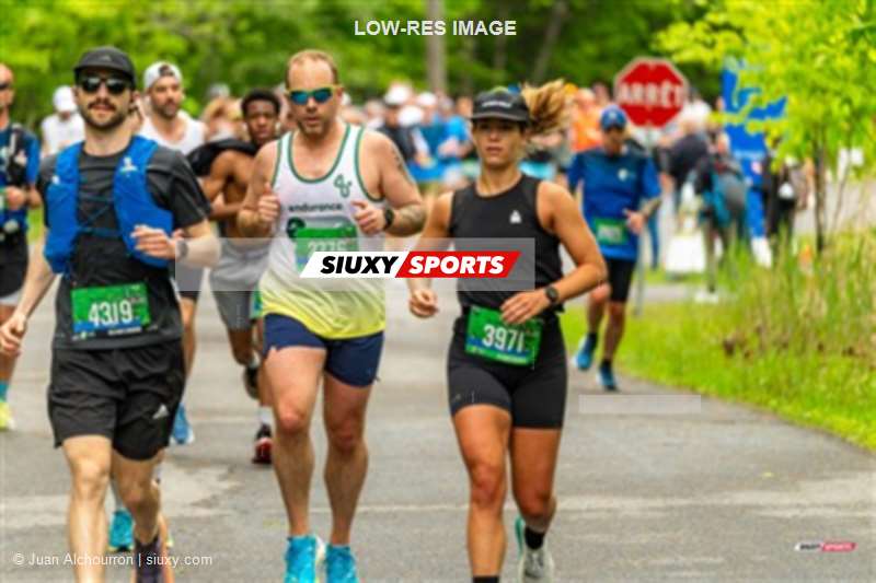 2025 Marathon Sun Life - Longueil - Shiny Happy People Running !!